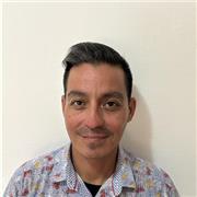 soy Irving, profesor de inglés nativo americano 
Ofrezco clases particulares de inglés para niños, adultos y profesionales.
Mi enfoque es simple: hablar inglés real , sin tanta gramática complicada, con conversaciones naturales y útiles para tu vida d